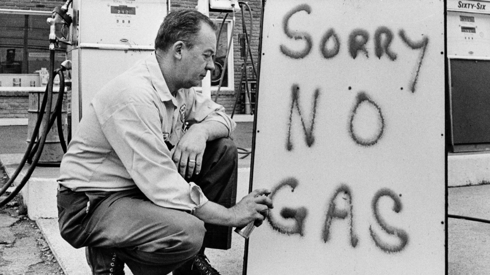 Leon Mill spraying sign saying "Sorry No Gas"