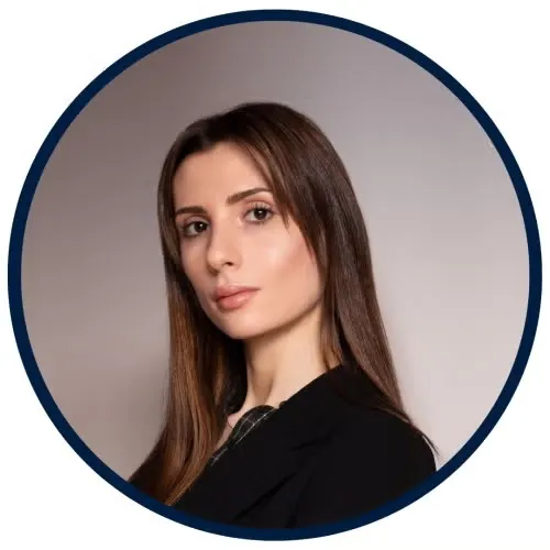 Ruslana Kochmar Headshot, wearing a black blazer.