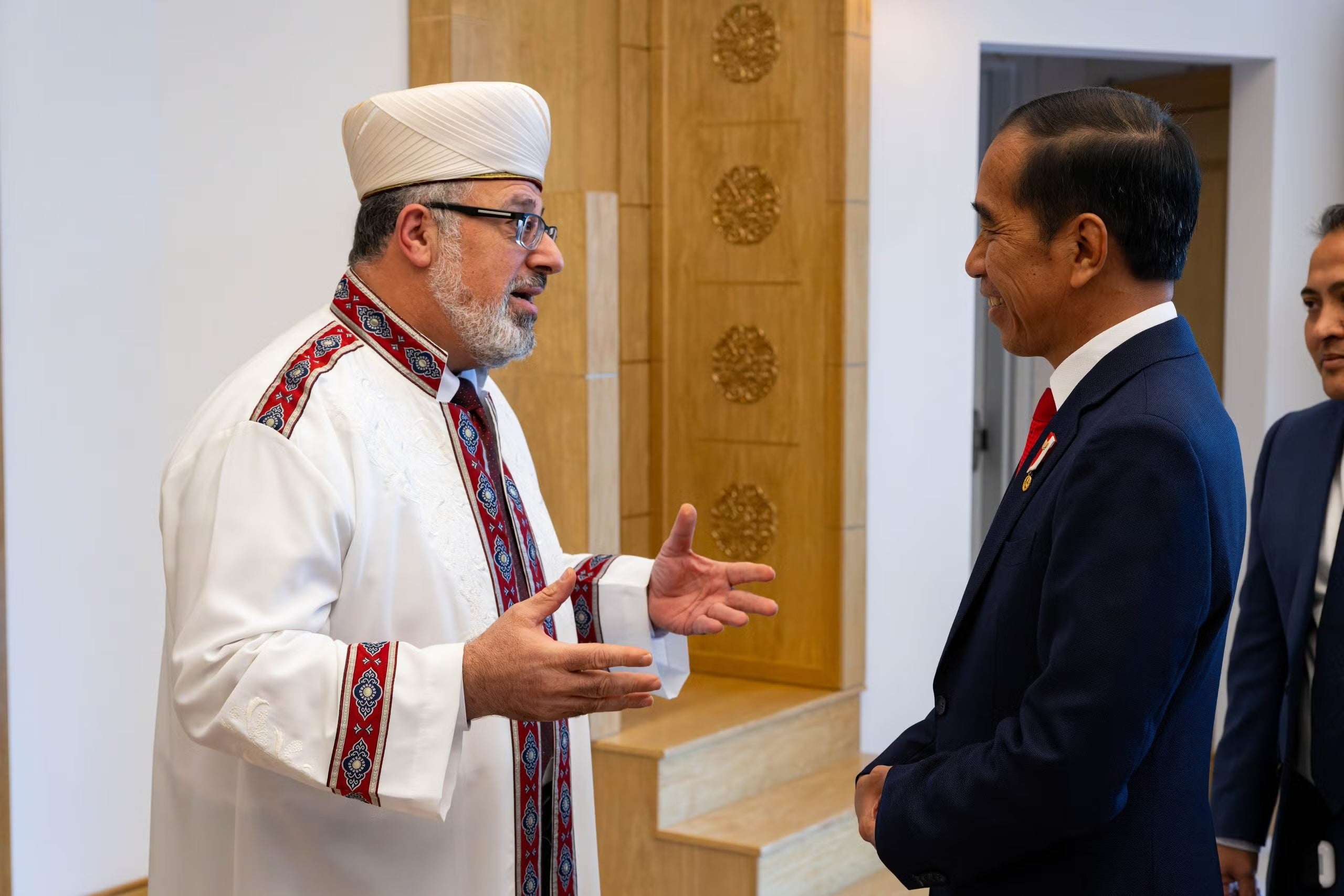 President of Indonesia talking with people.