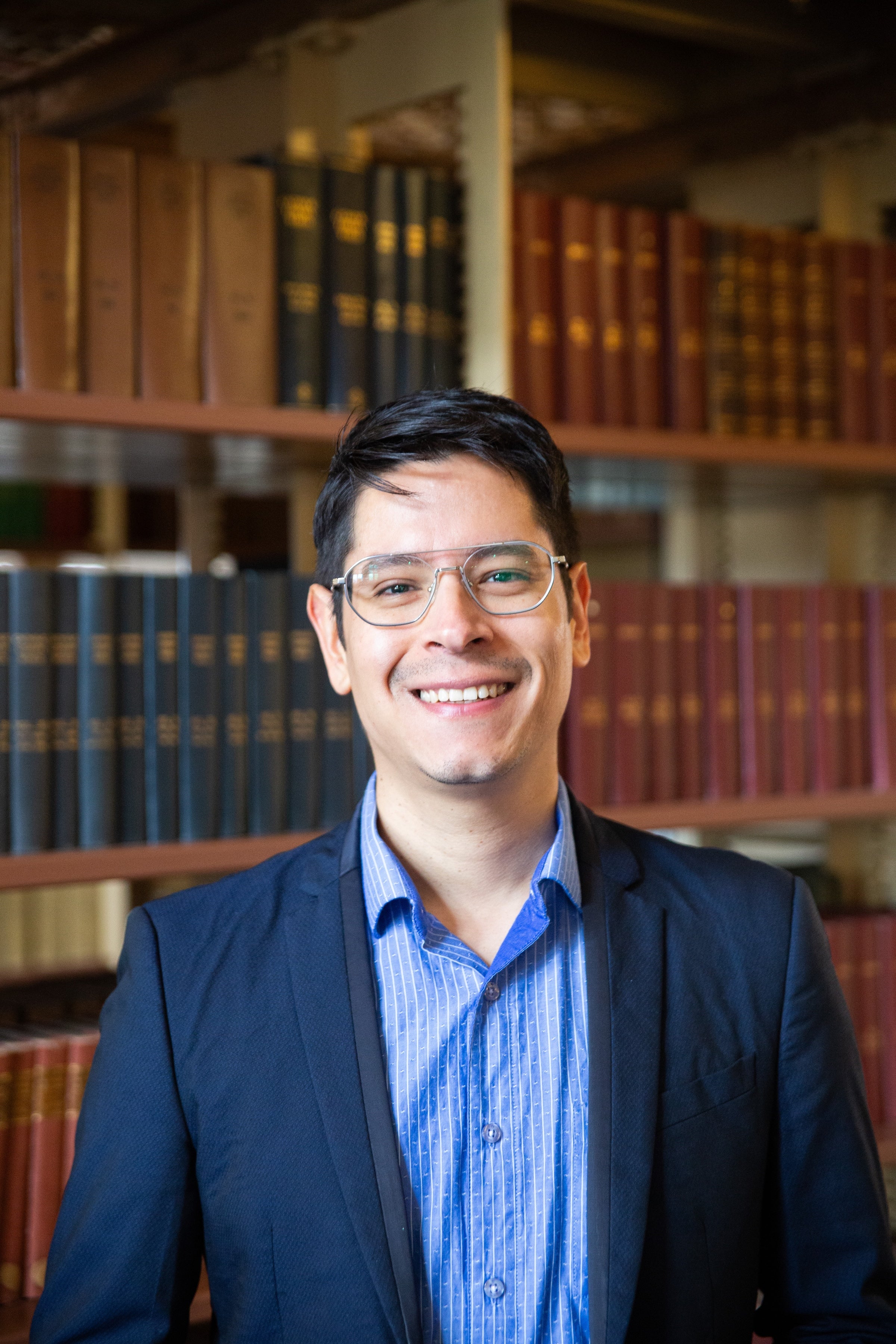 Esteban Morales Herrera headshot in Riggs Library