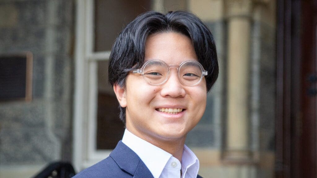 Jonathan Lee headshot