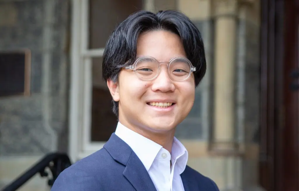 Jonathan Lee headshot