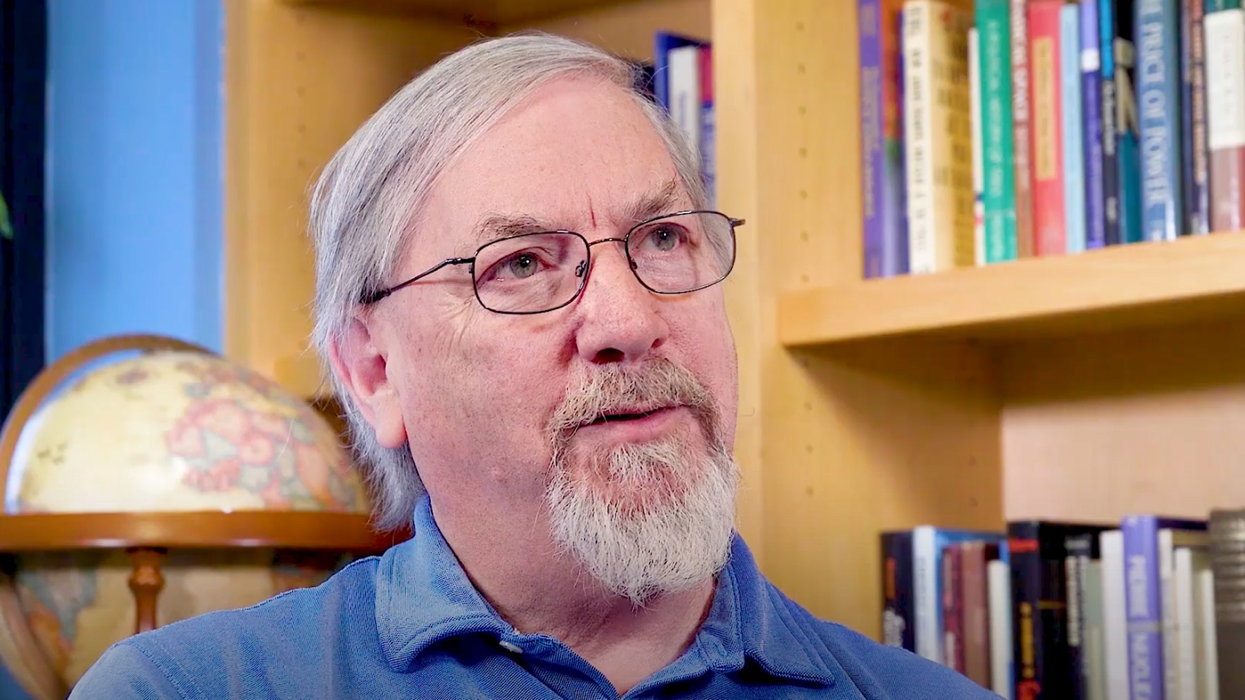 Photo of Frank Murray speaking