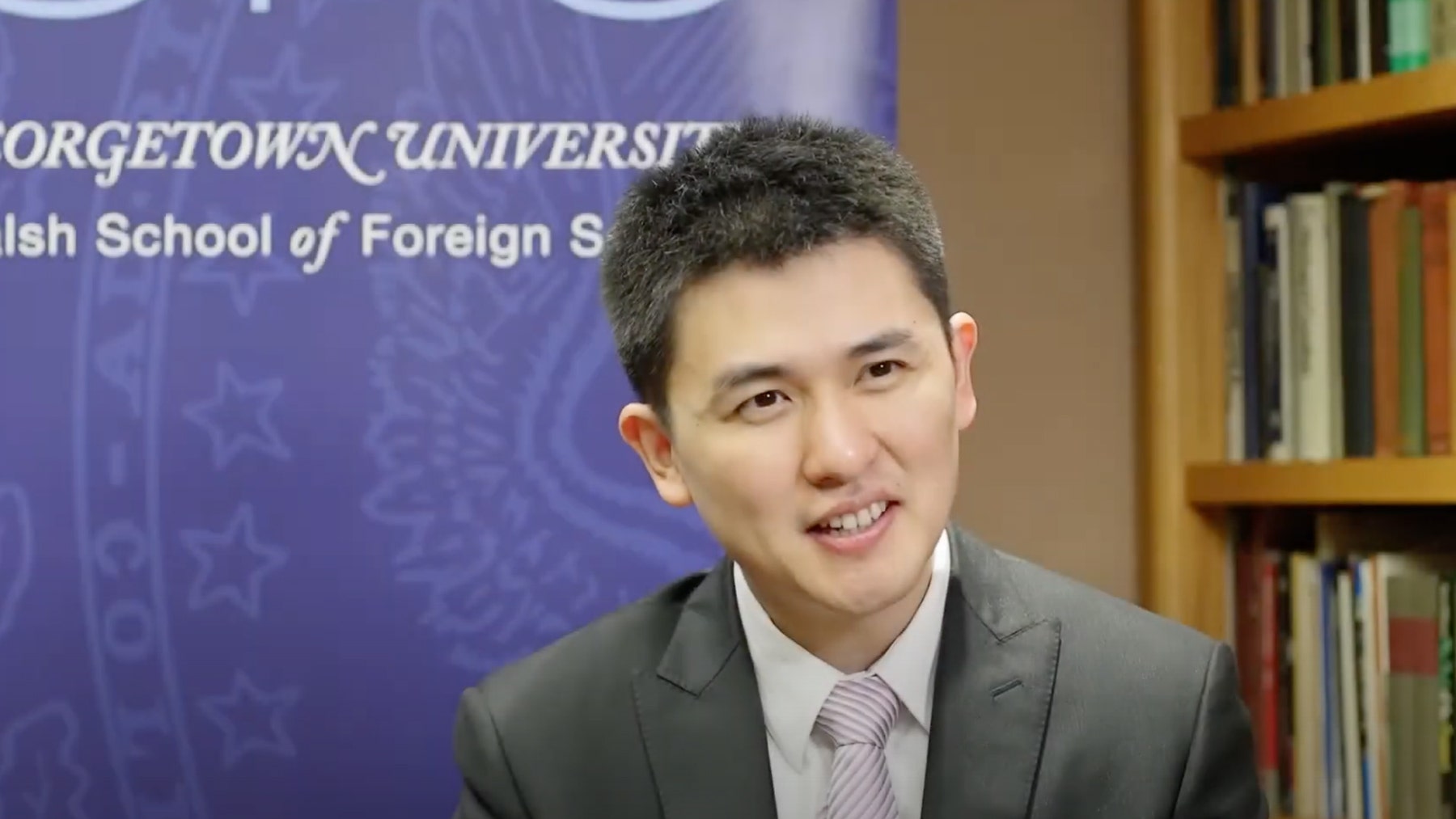 Photo of Xinran Qi speaking.