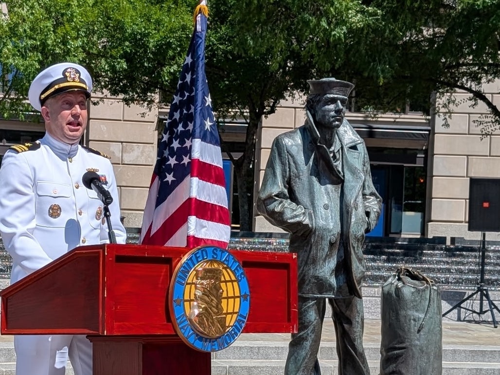 Jeff Krilla (SFS’91) receives Navy and Marine Corps Medal for Heroism